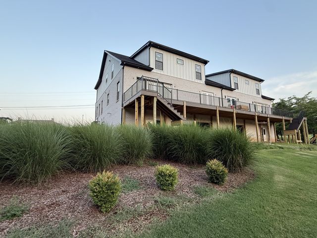112 Fairway Dr, Clarksville, TN 37043