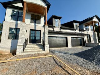 112 Fairway Dr, Clarksville, TN 37043