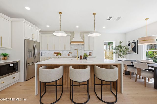 802 4TH Street S, Jacksonville Beach, FL 32250