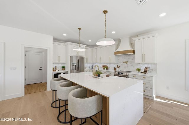 802 4TH Street S, Jacksonville Beach, FL 32250