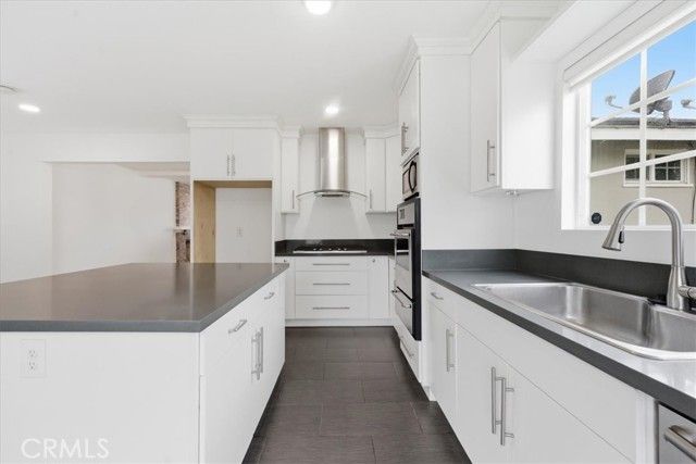 461 W Roberta, Fullerton, CA 92832