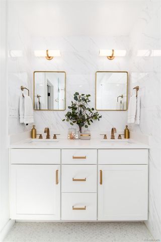 1065 S Monroe Street, Denver, CO 80209