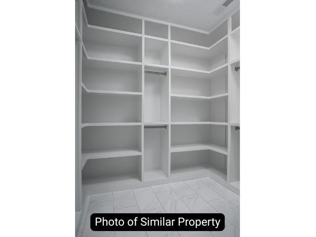 1713 KATIE Court, Davenport, IA 52807