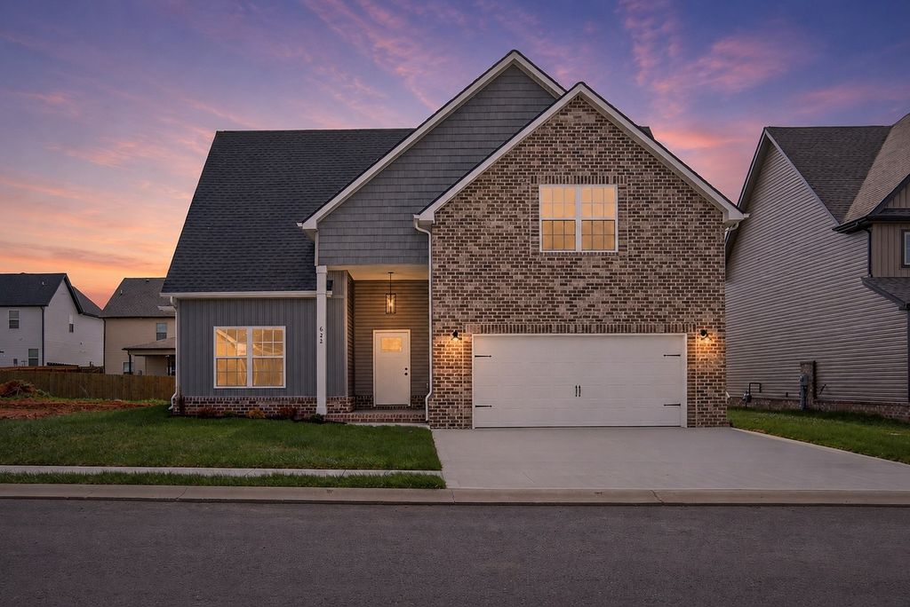 622 Woodrush Dr, Clarksville, TN 37040