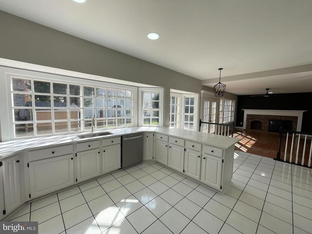 9440 FLOWERDEN LN, Manassas, VA 20110