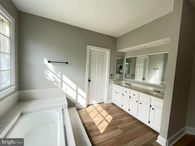 9440 FLOWERDEN LN, Manassas, VA 20110