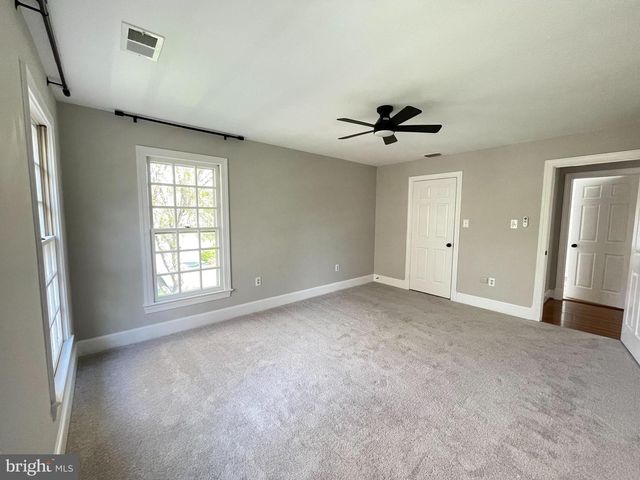 9440 FLOWERDEN LN, Manassas, VA 20110