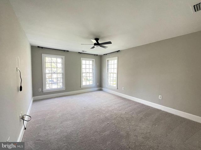 9440 FLOWERDEN LN, Manassas, VA 20110