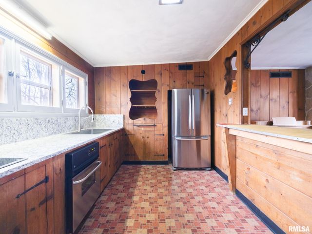 717 W BROW Court, Peoria, IL 61615