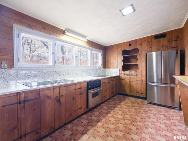 717 W BROW Court, Peoria, IL 61615