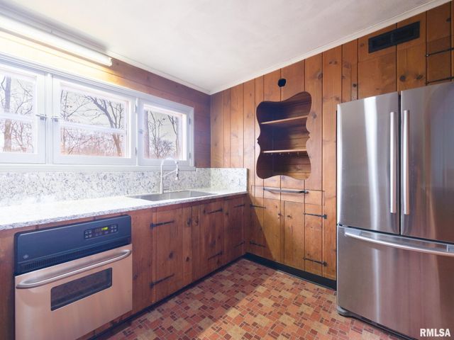 717 W BROW Court, Peoria, IL 61615