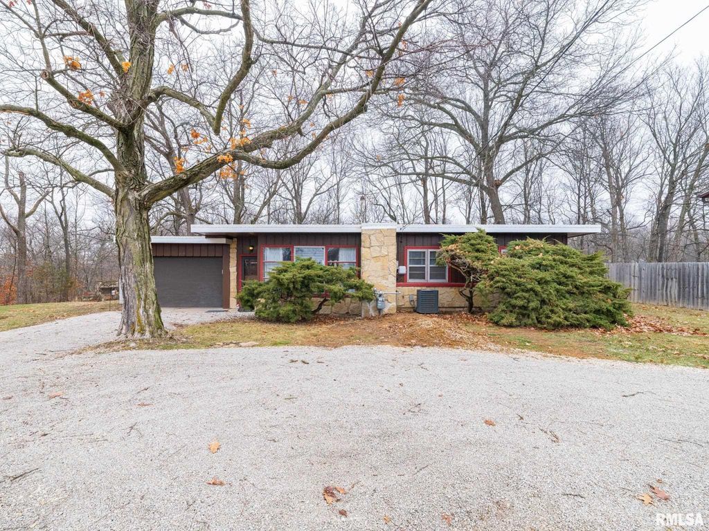 717 W BROW Court, Peoria, IL 61615