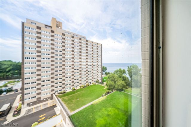 12520 Edgewater Drive 901, Lakewood, OH 44107