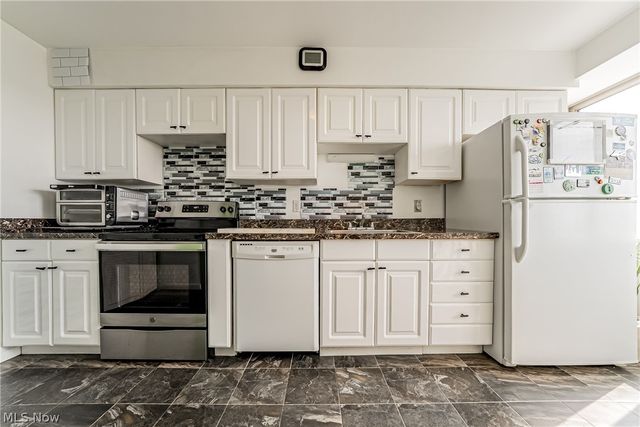 12520 Edgewater Drive 901, Lakewood, OH 44107