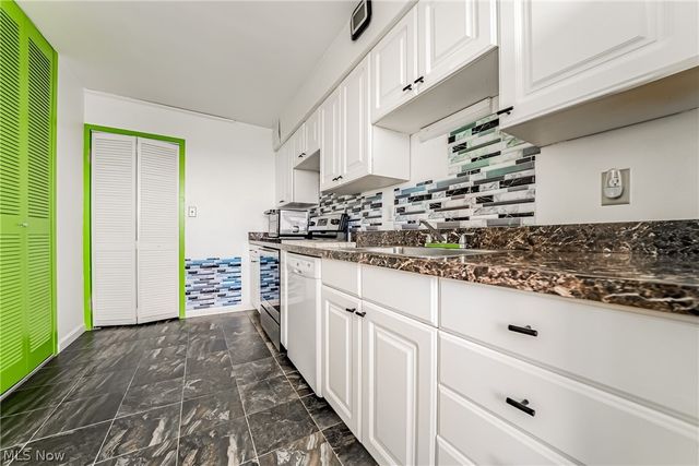 12520 Edgewater Drive 901, Lakewood, OH 44107
