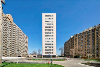 12520 Edgewater Drive 901, Lakewood, OH 44107