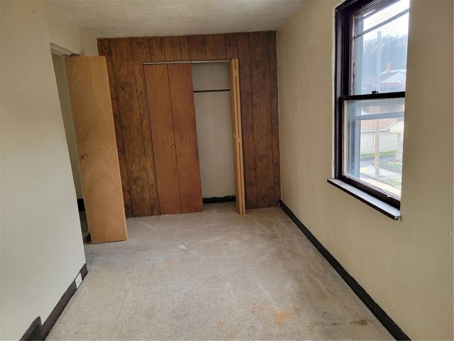 811 10th St, Stowe Twp, PA 15136