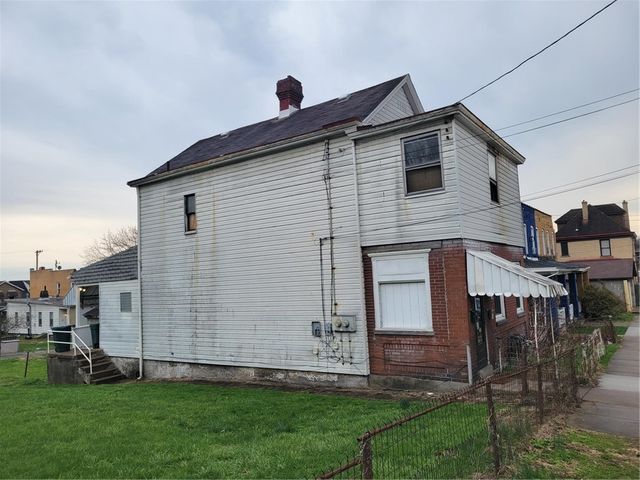 811 10th St, Stowe Twp, PA 15136