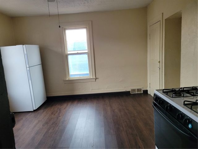 811 10th St, Stowe Twp, PA 15136