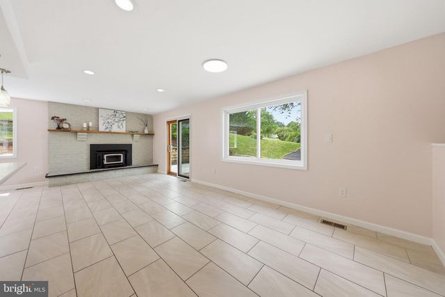 6113 ELAINE DR, Jefferson, MD 21755