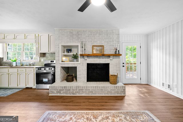 35 Frasier Drive, Brooks, GA 30205