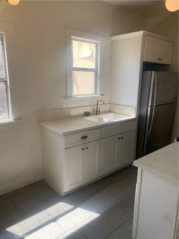 1145 S New Hampshire 3, Los Angeles, CA 90006