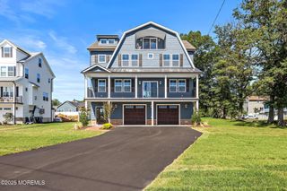 2 Lydia Place, Middletown, NJ 07748