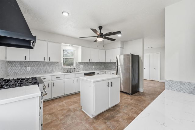 5114 Oleander Street, Seabrook, TX 77586