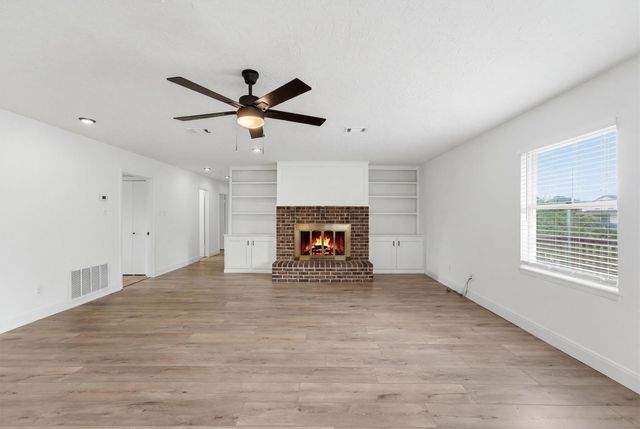 5114 Oleander Street, Seabrook, TX 77586