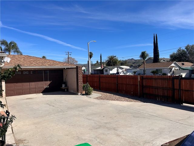 889 Cardona Place, Hemet, CA 92543