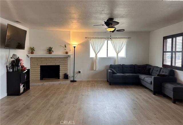 889 Cardona Place, Hemet, CA 92543