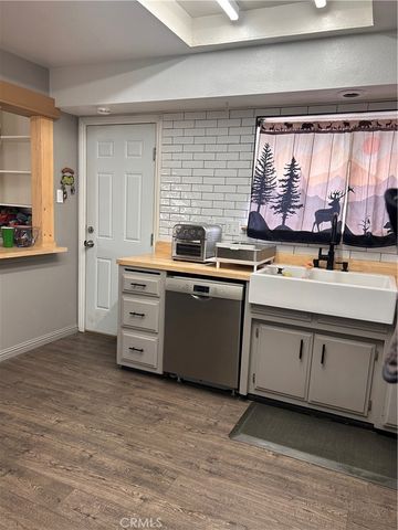 889 Cardona Place, Hemet, CA 92543