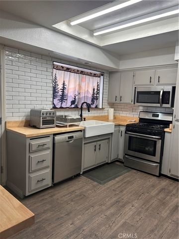 889 Cardona Place, Hemet, CA 92543