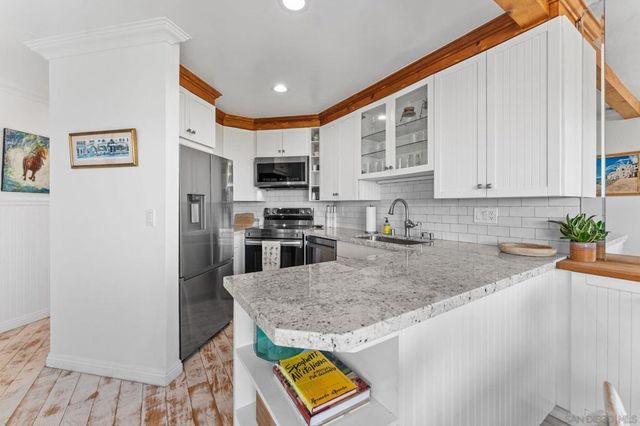 3955 Honeycutt St 103, San Diego, CA 92109