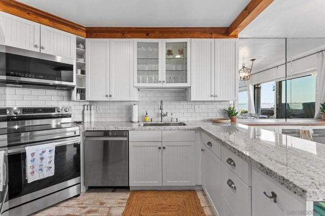 3955 Honeycutt St 103, San Diego, CA 92109