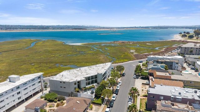 3955 Honeycutt St 103, San Diego, CA 92109