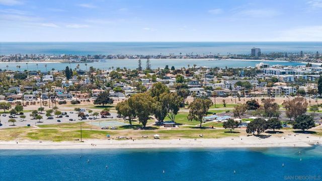 3955 Honeycutt St 103, San Diego, CA 92109