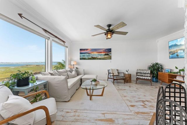 3955 Honeycutt St 103, San Diego, CA 92109