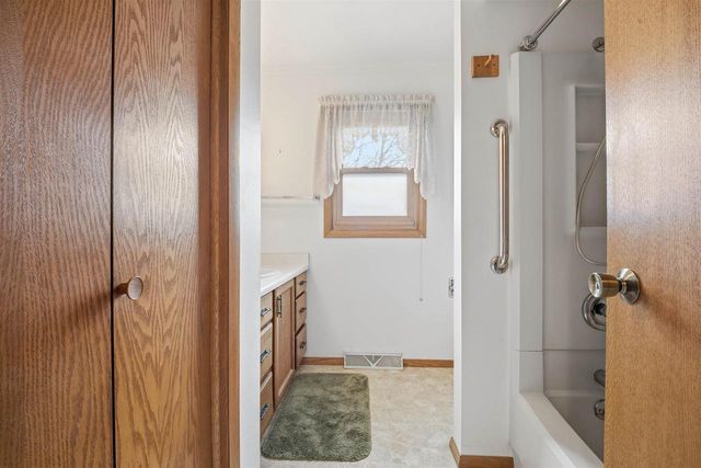 637 E SCOTT STREET, Fond Du Lac, WI 54935