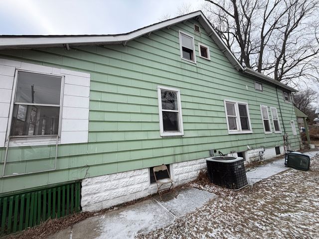 118 4th Street, Silvis, IL 61282