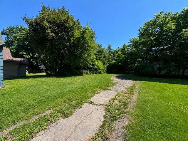 3735 Elbertus Avenue, Youngstown, OH 44507
