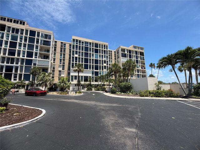 7400 SUN ISLAND DRIVE S 111, South Pasadena, FL 33707