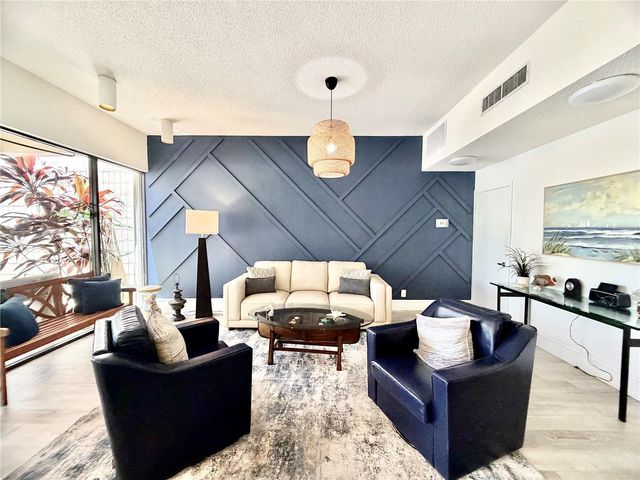 7400 SUN ISLAND DRIVE S 111, South Pasadena, FL 33707