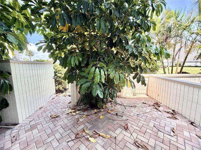 7400 SUN ISLAND DRIVE S 111, South Pasadena, FL 33707