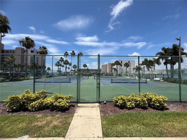 7400 SUN ISLAND DRIVE S 111, South Pasadena, FL 33707