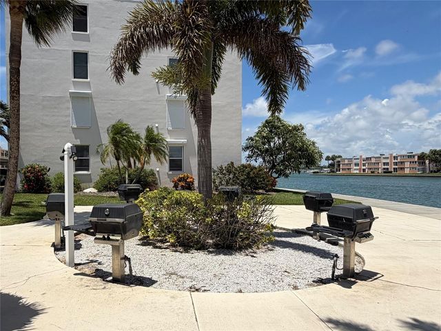 7400 SUN ISLAND DRIVE S 111, South Pasadena, FL 33707