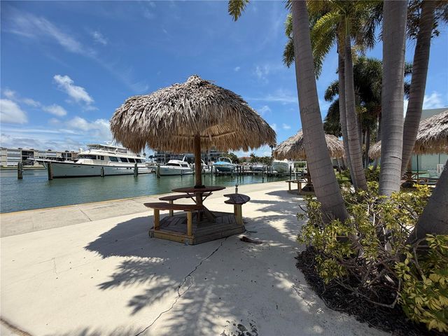 7400 SUN ISLAND DRIVE S 111, South Pasadena, FL 33707