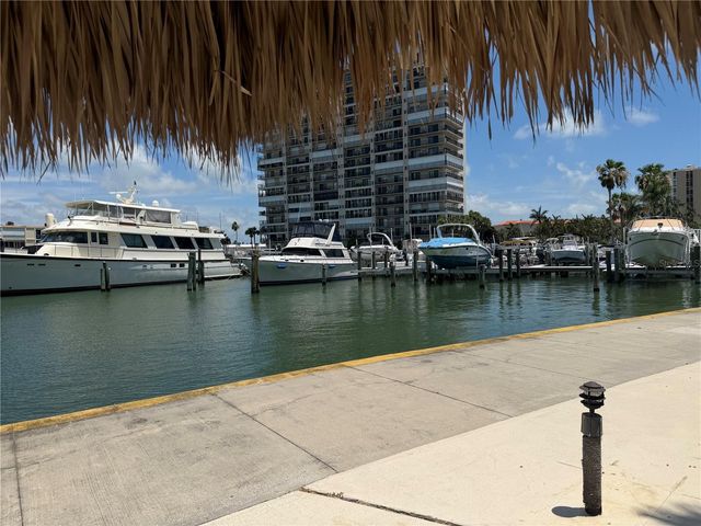 7400 SUN ISLAND DRIVE S 111, South Pasadena, FL 33707