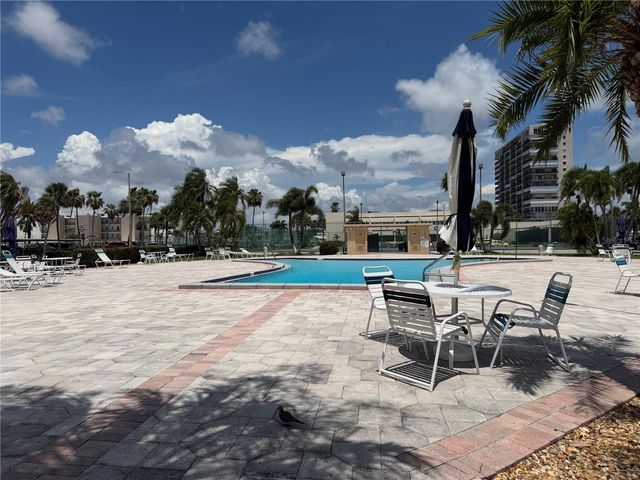 7400 SUN ISLAND DRIVE S 111, South Pasadena, FL 33707