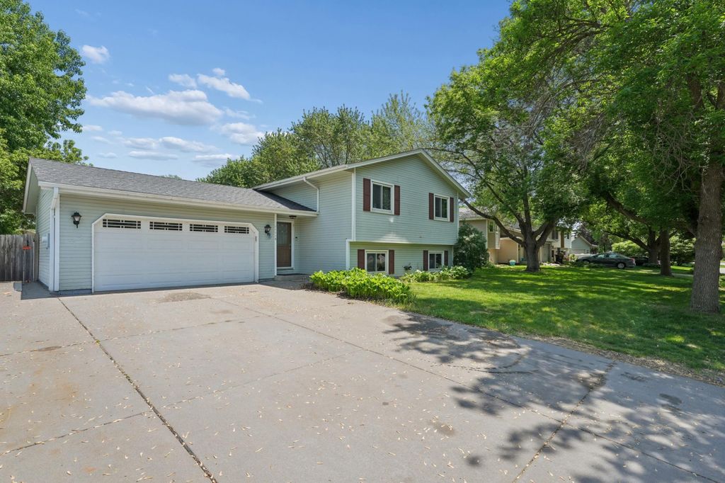11116 Louisiana Court E, Champlin, MN 55316